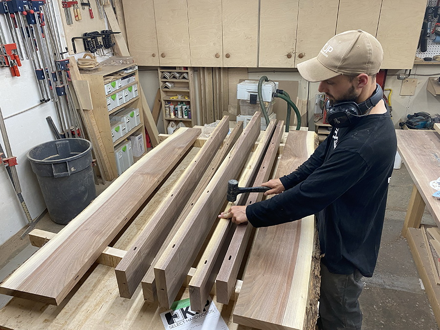 Gluing a wood tabletop