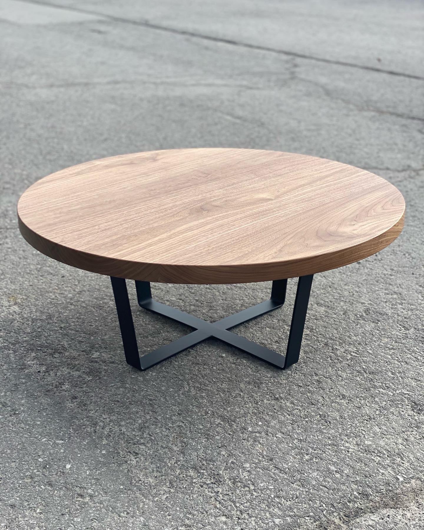 Walnut tabletop finished with Rubio Monocoat
